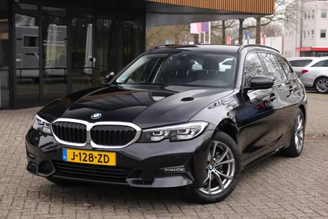BMW 3-serie Touring 318i Executive Edition|Rijklaar!|Apple Carplay+Android Auto|1e Eigenaar|Dealeronderhouden|PDC|DAB