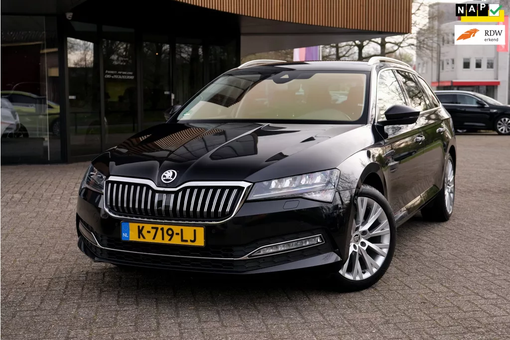 Skoda Superb Combi 1.5 TSI ACT Business Edition|Rijklaar!|ACC|Trekhaak|Camera|Canton|Carplay|Alcantara