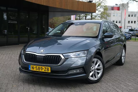 Skoda Octavia Combi 1.0 e-TSI Ambition|ACC|Camera|Stoelverwarming|Lane|Keyless
