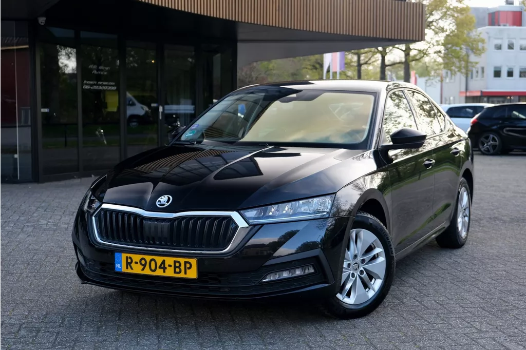 Skoda Octavia 1.5 e-TSI Business Edition|Rijklaar!|ACC|Camera|Trekhaak|Carplay|Keyless|LED|Sfeer|Stoelverwarming
