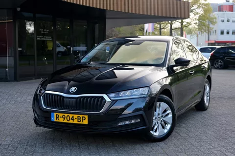 Skoda Octavia 1.5 e-TSI Business Edition|Rijklaar!|ACC|Camera|Trekhaak|Carplay|Keyless|LED|Sfeer|Stoelverwarming