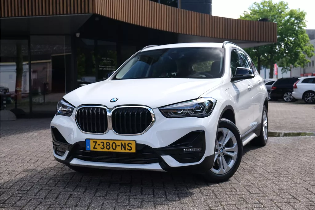 BMW X1 XDrive25e High Executive|Rijklaar!|Camera|Trekhaak|LED|Keyless|Stoelverwarming|Clima|Cruise