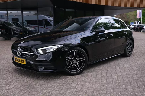 Mercedes-Benz A-klasse 180 Business Solution AMG Widescreen / Ambient LED / Camera / 360 / Stoelverwarming