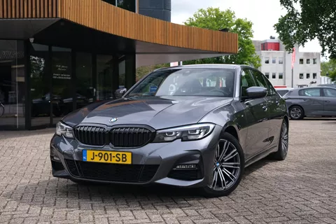 BMW 3-serie 318d Executive Edition|RIJKLAAR!|M-Sport|Alcantara|Carplay|Dealeronderhouden|1e Eigenaar
