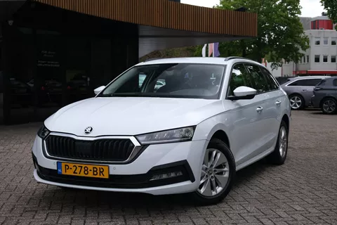 Skoda Octavia Combi 1.5 e-TSI Business Edition|Rijklaar!|Trekhaak|Sfeer|Carplay|Schakelpaddles|Rijstrooksensor