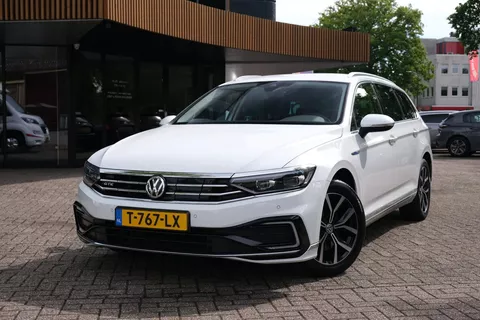 Volkswagen Passat Variant 1.4 TSI PHEV GTE Business|Rijklaar!|ACC|Trekhaak|Massage|Carplay|Camera|Alcantara|Stoelverwarming|