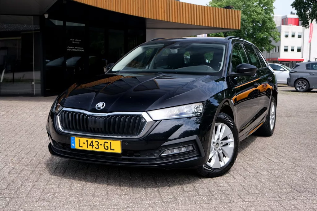 Skoda Octavia Combi 1.0 e-TSI Business Edition|Rijklaar!|DigiDash|Trekhaak|Apple Carplay|Android Auto|PDC