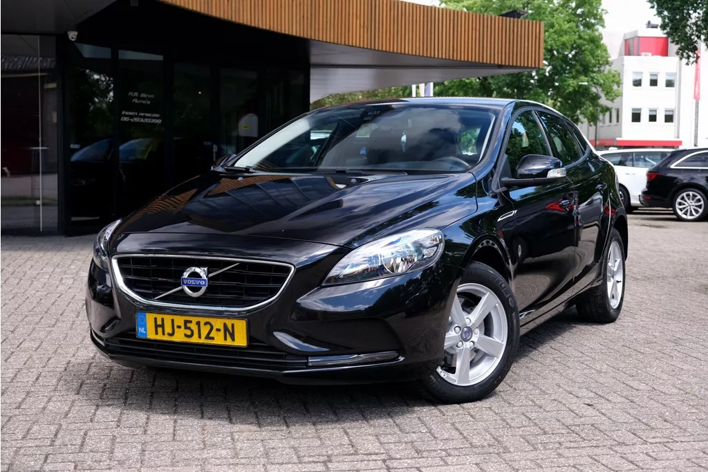 Volvo V40 2.0 T2 Momentum|N.A.P.|Uniek!|Trekhaak|Origineel NL|Clima|Cruise