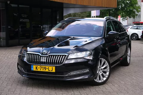 Skoda Superb Combi 1.5 TSI ACT Business Edition|Rijklaar!|ACC|Trekhaak|Camera|Canton|Carplay|Alcantara