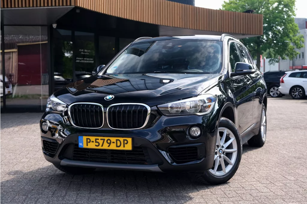 BMW X1 SDrive18i Executive|Rijklaar!|Trekhaak|Stoelverwarming|Clima|Cruise|PDC