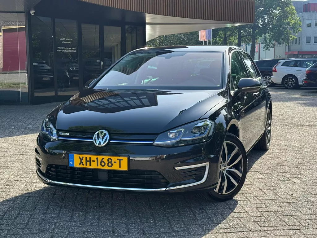 Volkswagen E-Golf E-Golf|ACC|Dynaudio|Stoelverwarming|Camera|Warmtepomp|AppleCarplay+AndroidAuto|