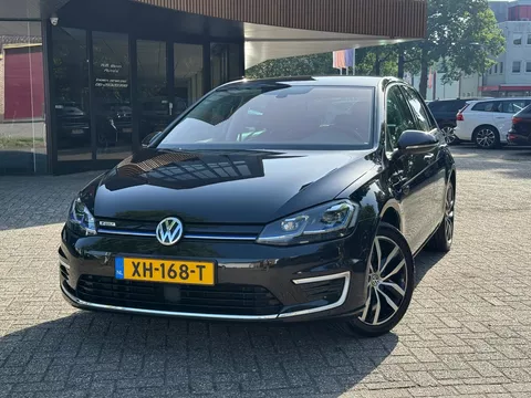 Volkswagen E-Golf E-Golf|ACC|Dynaudio|Stoelverwarming|Camera|Warmtepomp|AppleCarplay+AndroidAuto|