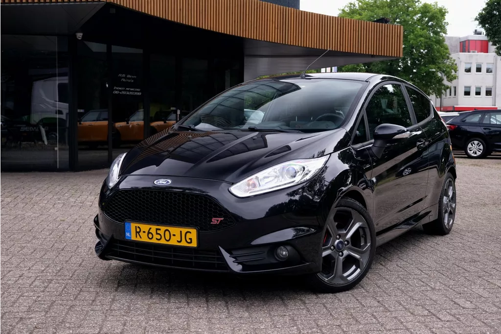 Ford Fiesta 1.6 ST2|Camera|Recaro|Clima|Cruise|Voorruitverwarming|Bluetooth