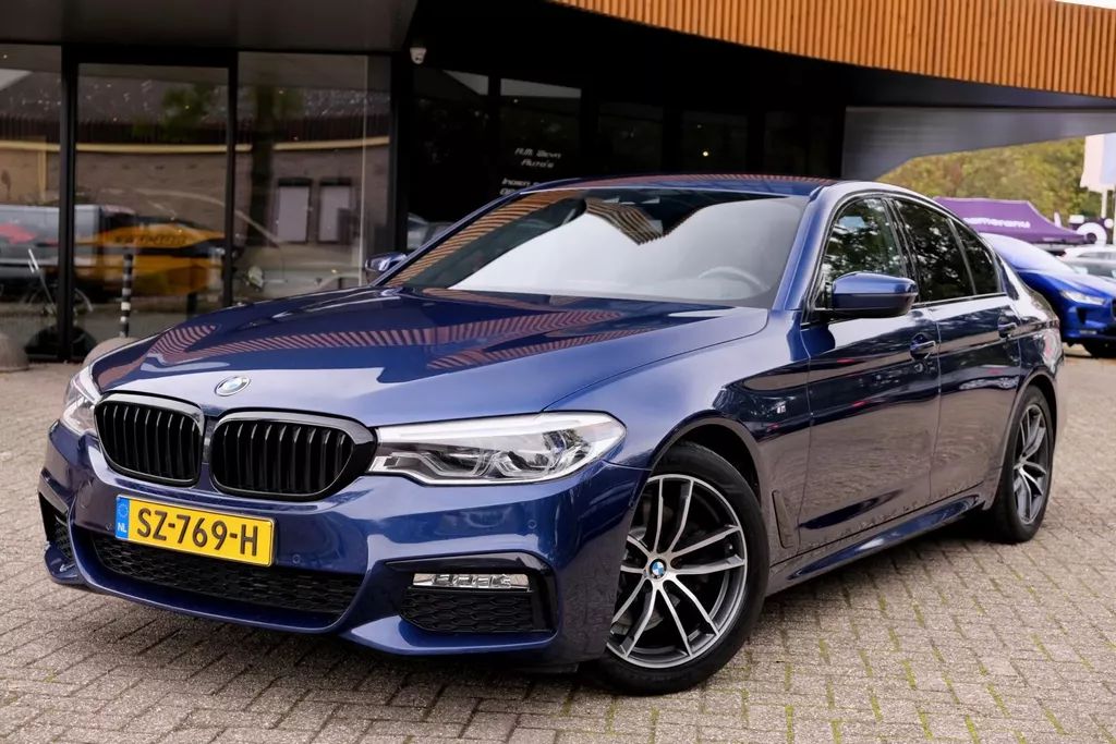 BMW 5 Serie 520i Corporate Lease High Executive/M-Pakket/Dealer onderhouden/