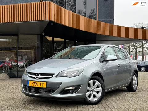 Opel Astra 1.6 Cosmo/Stuurwielverwarming/Stoelverwarming/Bluetooth/
